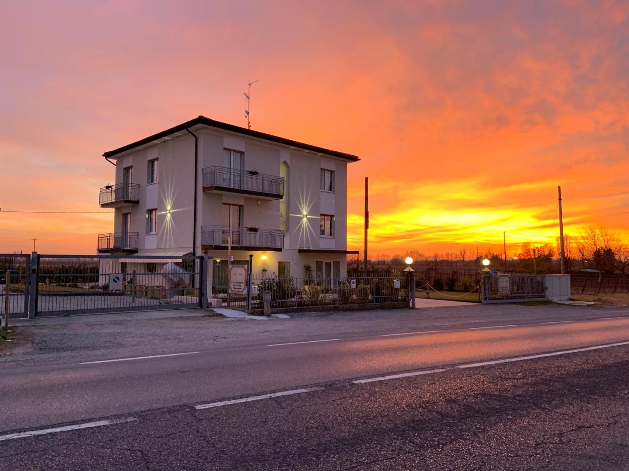 Incanto Di Luna Hotel Sirmione Exterior photo